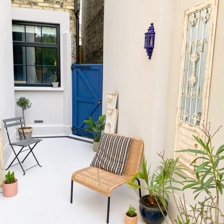 QUICK COURTYARD DIY: BEFORE AND AFTER