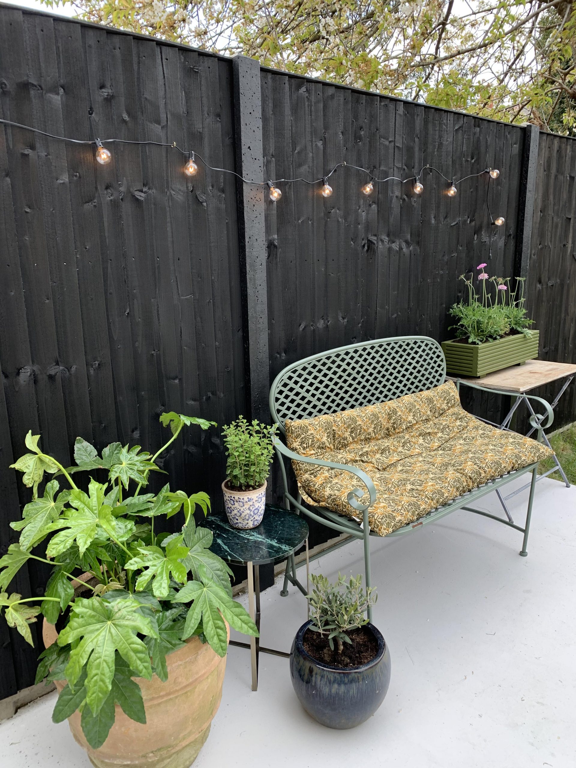 EASY UPCYCLE: METAL GARDEN BENCH