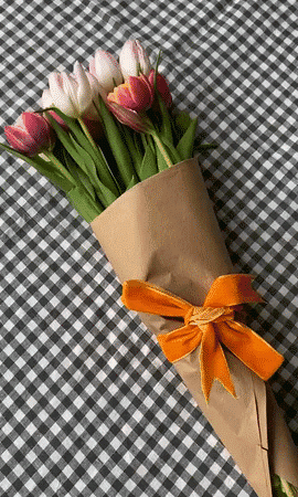 HOW TO STYLE SUPERMARKET FLOWERS (using brown paper)